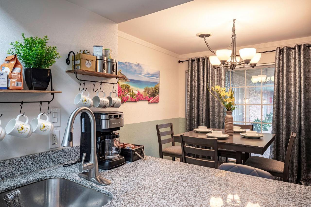 Lovely Comfort Uptown Condo For Houston Trip. 외부 사진